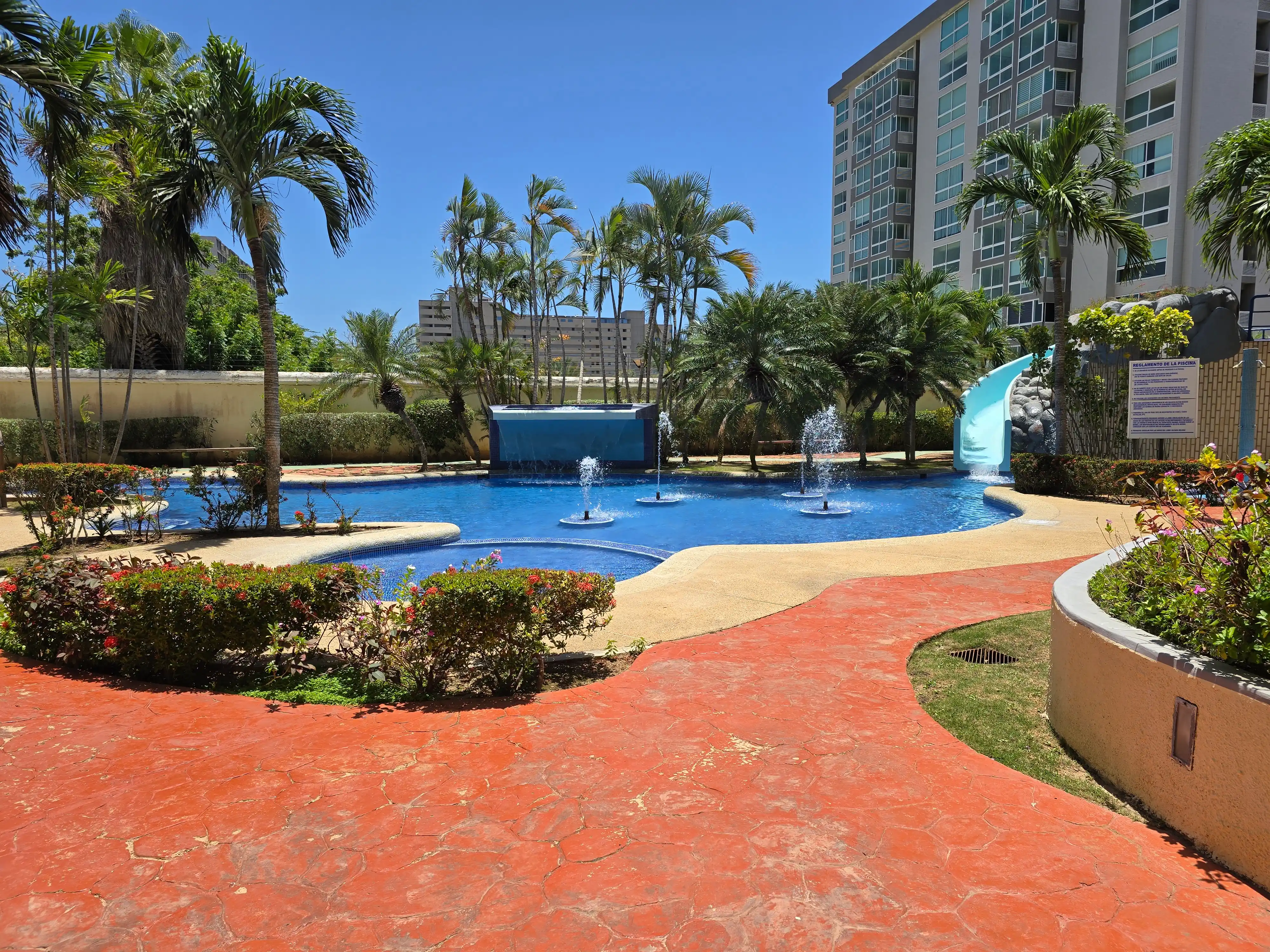 Apartamento Costa Azul - Entorno Residencial
